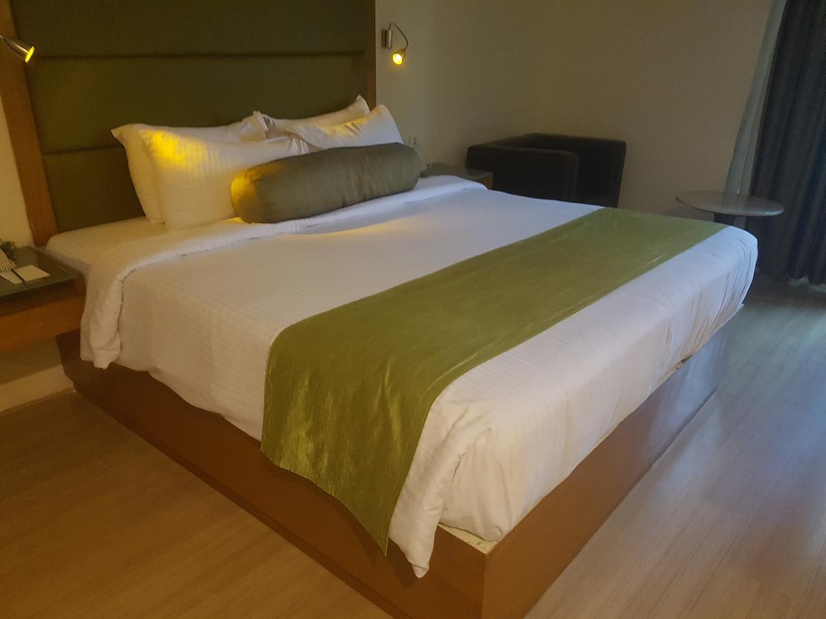 Peerless Hotel Хайдарабад Экстерьер фото